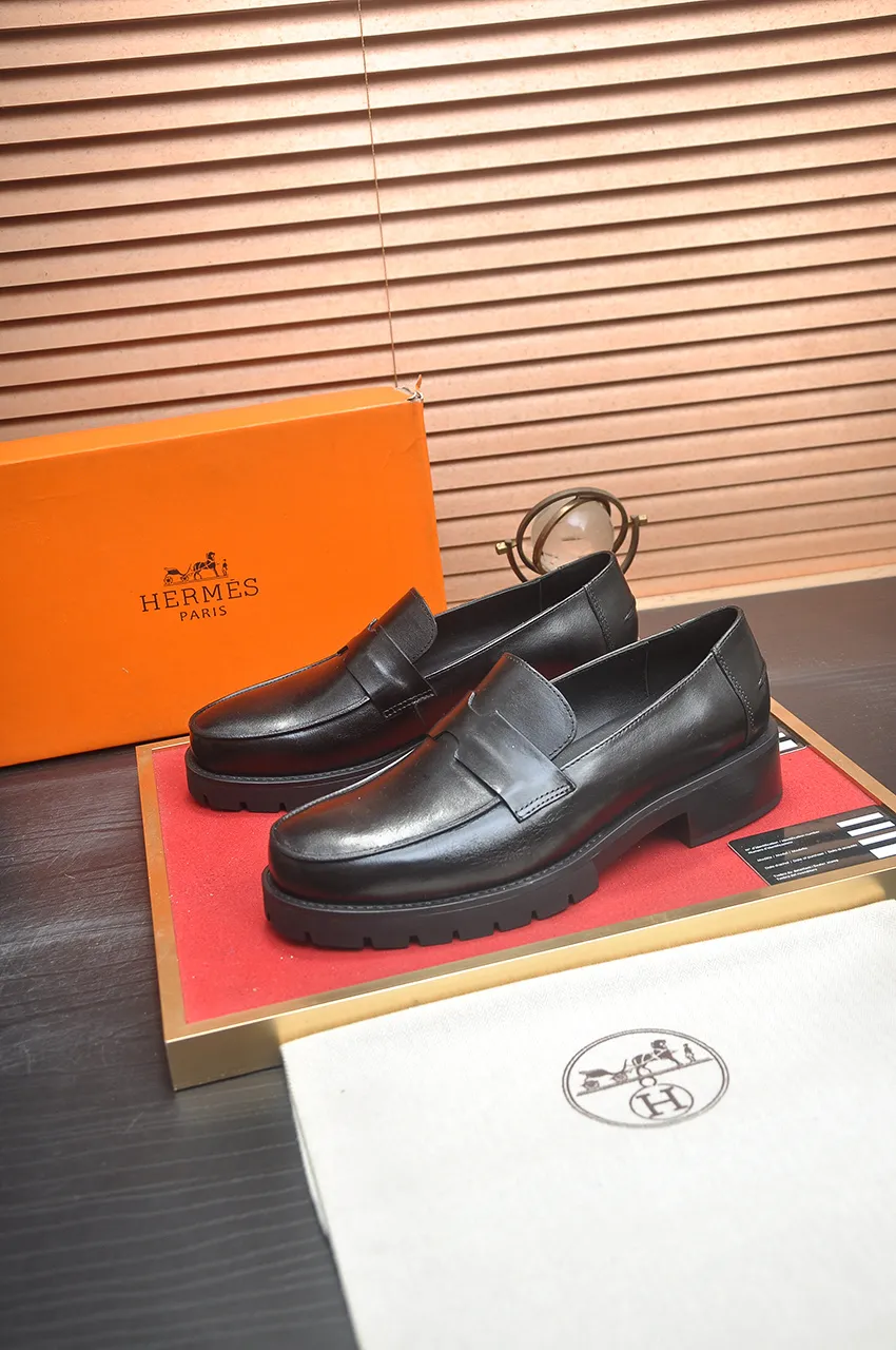 Factory price 500💶[HERMES] (cowhide lining)🍀Italian top luxury🍀He does not pursue novel styles and gorgeous colors, but attracts the favor of successful men with his flawless, elegant and classic style. Formal leather shoes This very comfortable, simple and stable style allows you to easily match any style! The pattern is absolutely 1:1 refined from the original case, and we strive for excellence in materials, imported cowhide + cowhide lining💪💪💪extraordinary texture👍! Code number: 38-45 (45 customized)